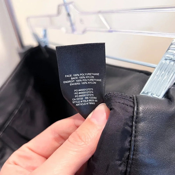 Wilfred Aritzia Modern Cargo High Waist Black Faux Leather Utility Pants 4 NWT - Picture 11 of 12